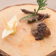 高級レストランの味を気軽に楽しめるのが【セララバアド】の魅力。今まで出会ったこともないような料理の数々に、自然と会話も弾みます。