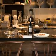 クリエイティブな料理店というのは格式や価格の高いお店が多いですが、当店は誰もが気軽に入れるようなアットホームな雰囲気とリーズナブルな価格にこだわっています。