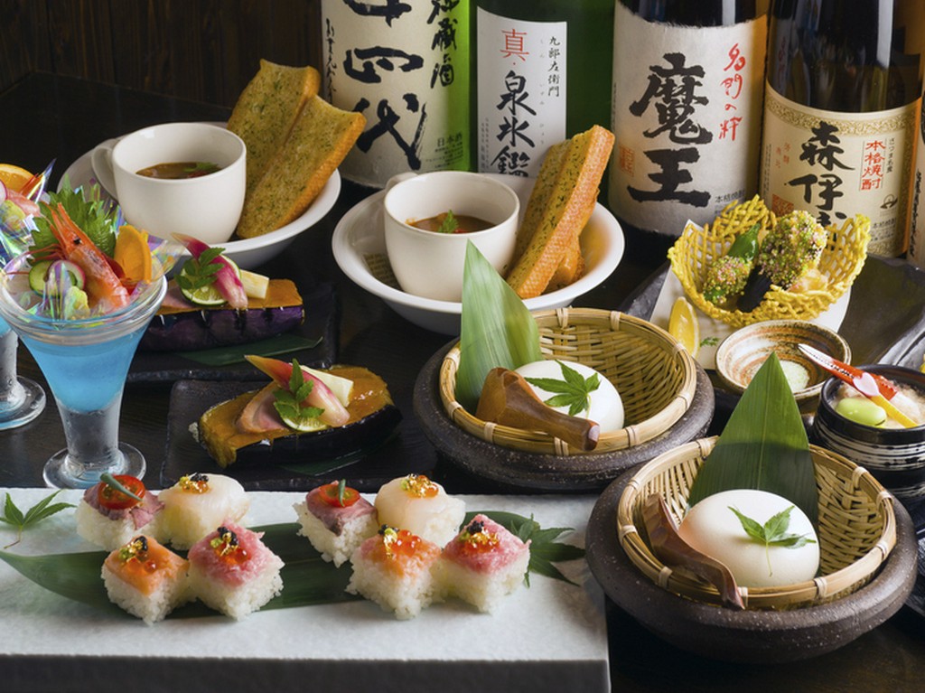 自慢の料理がそろう「飲み放題付き宴会コース」は予算に合わせて『試し斬りコース』