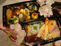 季節感あふれるお弁当をご用意しました。お花見や行楽のお共にどうぞ!