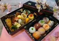 湖都弁のおかずは同じですが、ご飯が選べます。
こちらは手まり寿司のセットです。
