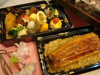 夏バテ防止にも効果ありのうなぎのお弁当です。
上うな重(3780円)もあります。