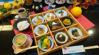 先着20食限り
季節の小皿九品、茶碗蒸し
汁物、香の物、ご飯