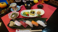本日のおまかせ寿司六貫盛り、茶碗蒸し、茶そば、汁物