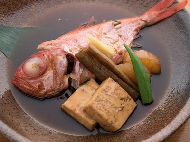 脂の乗った金目鯛がとろける美味しさ『金目鯛煮つけ』