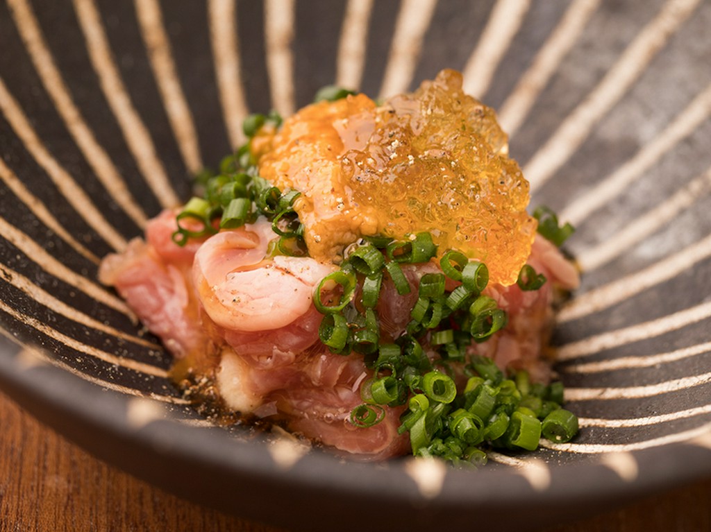 出汁を“食べる”前菜『牛ロースとウニの冷製出汁ゼリー』