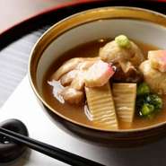 石川県金沢の郷土料理「治部煮」を楽しむ人気の月替わりランチ個室会席。

https://tabelog.com/tokyo/A1301/A130103/13145974/party/29560772