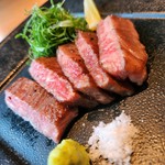 日本三大和牛の一つとされ和牛ブランドの最高峰に君臨する「松阪牛」をステーキでお楽しみいただきます。