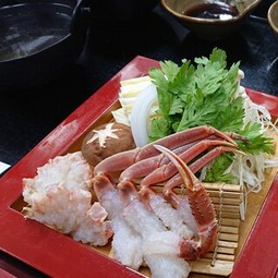 料理長が厳選した日本海を中心とした旬の高級食材を贅沢に楽しむ会席プラン。