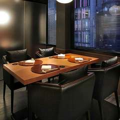 窓際テーブル半個室