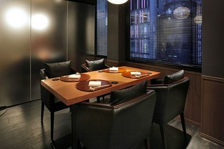 窓際テーブル半個室