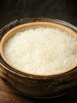  魚沼産コシヒカリ使用。出来立てほかほかの『釜めし』
