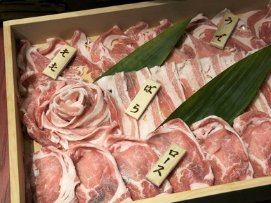 希少な黒宝豚と、新鮮な旬の野菜が味わえます