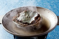 お刺身、カニ盛、天ぷらなどの他に新鮮な活あわびを陶板で焼きをお召し上がり頂くオススメ贅沢コースです。