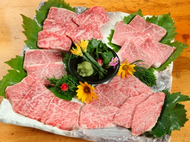 稀少部位をこだわり仕入れ！　別格の味わいを楽しめる『本日の黒毛和牛特選盛り合わせ』
