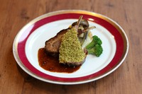 グリーンペッパーor
ガーリックバター醤油＋オレンジソース
2種類のソースからお選びいただけます。

サラダ・前菜・スープ・ライスorパン・デザート
ソフトドリンクは無料。