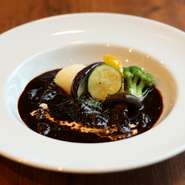 仙台牛をじっくりと煮込み
ホロホロ柔らかいお肉です。

サラダ・前菜・スープ・ライスorパン・デザート
ソフトドリンクは無料。
がついてのお値段です。