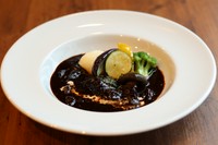 仙台牛をじっくりと煮込み
ホロホロ柔らかいお肉です。

サラダ・前菜・スープ・ライスorパン・デザート
ソフトドリンクは無料。
がついてのお値段です。