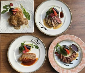 メインの料理をチョイスできるリーズナブルなコースです。