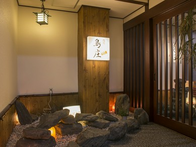 お寿司屋さんのような落ち着いた雰囲気のお店です