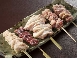 日によって内容が替り、いろいろ楽しめる『焼鳥盛り合わせ』