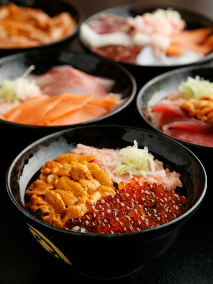種類も量も新鮮なネタからお好みで選べる『海鮮丼』各種