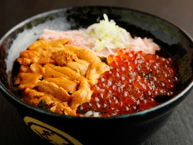 とろっ、ぷちっ、が堪能できる『うに・いくら・ねぎとろ丼』