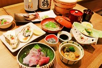 瀬戸内で採れたお魚や地元・香川産のお野菜のお料理と、羽釜ご飯が味わえる『季節のおまかせコース』