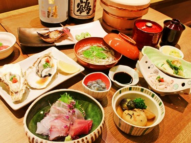 瀬戸内で採れたお魚や地元・香川産のお野菜のお料理と、羽釜ご飯が味わえる『季節のおまかせコース』