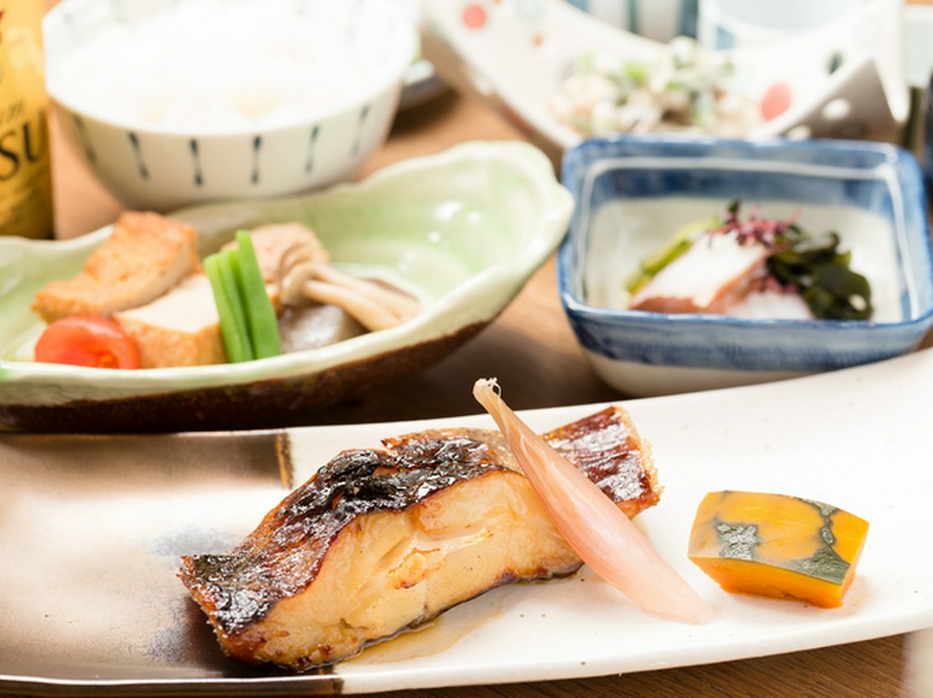 お気軽に楽しめるランチや、ゆったり過ごす夜のコースが特徴