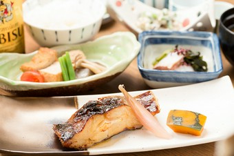 お気軽に楽しめるランチや、ゆったり過ごす夜のコースが特徴
