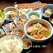 11：00～14：30
季節の小鉢いろいろ、ご飯、お味噌汁付き
期間・時間・数量限定のランチセット。毎日二種類がラインアップ。内容はSNSをチェック！