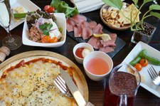前日までのご予約で500円引き

「コース7」+牛肉ココット+チーズフォンデュのリッチなコース