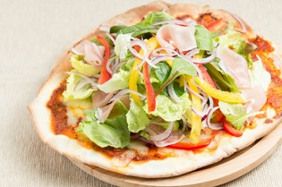 開店当初より大人気のメニュー　『ピッツァ・オルトラーナ』