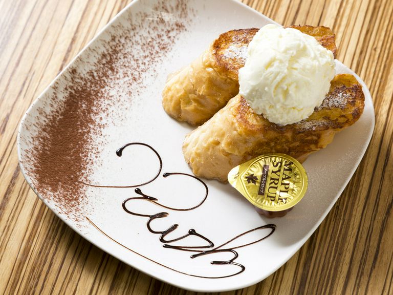 見た目にも楽しいおしゃれな盛り付け『鉄板フレンチトースト』