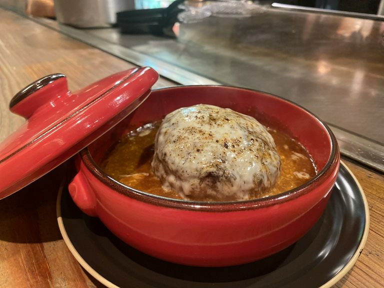 リピーターの多い人気メニュー! 『RUSHバーグ』