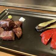 鉄板で焼き上げる当店自慢のステーキ!
最高ランクA5のランプステーキを、ランチセットだけのお得なお値段で!!