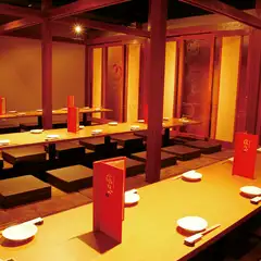 宴会は最大54名まで対応可能。ゆったり座れる掘りごたつの個室
