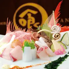 とびきり新鮮な魚介を盛合せた自慢のひと皿。『朝〆旬魚のお造里盛り合わせ』