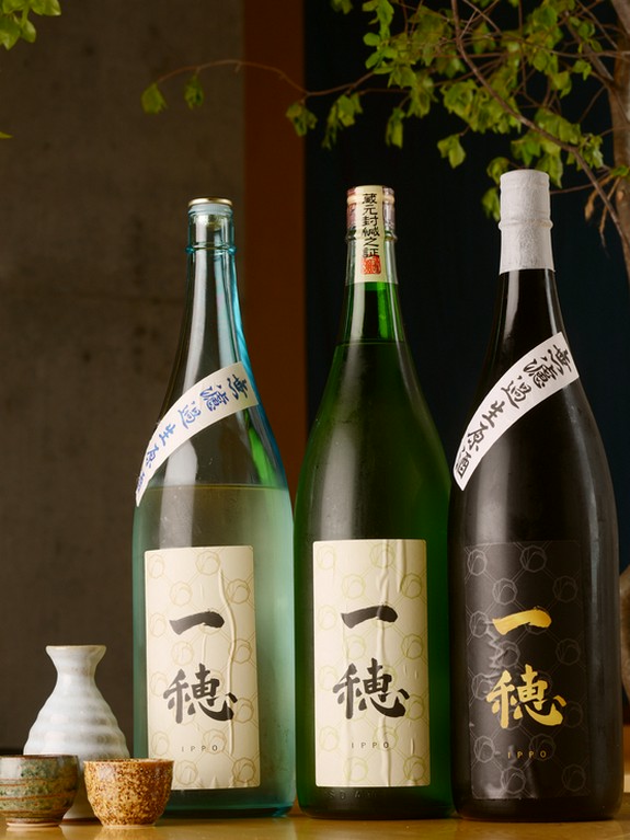 店のオリジナル酒『一穂』。日本酒へのこだわりを感じさせる店