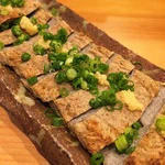宇和島直送のじゃこ天を炭火で炙っています。生姜醤油でお召し上がり下さい。