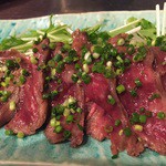 宇和島直送のじゃこ天を炭火で炙っています。生姜醤油でお召し上がり下さい。