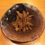 山葵の茎の部分を酢醤油に漬けたものです。日本酒のつまみに是非。