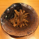 山葵の茎の部分を酢醤油に漬けたものです。日本酒のつまみに是非。