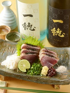 昔ながらの風味豊かな『鰹のわら焼』