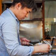 「スッポンなどの和の食材も積極的に取り入れていきたい」とシェフ。料理はクラシックなフレンチの技法を大切にしつつも、コテコテな料理にはせず、ワインと気軽に合わせられるよう仕立てます。