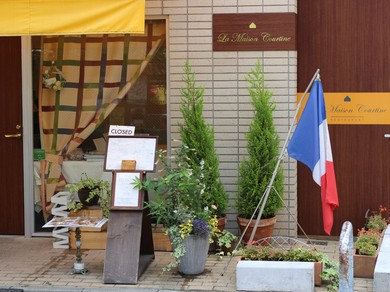 駅を出てすぐ本格フレンチを楽しめるお店