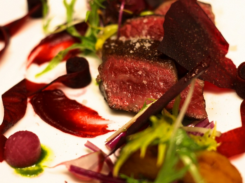 パリ仕込みの製法でできあがる、渾身の自家製熟成肉