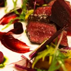 パリ仕込みの製法でできあがる、渾身の自家製熟成肉
