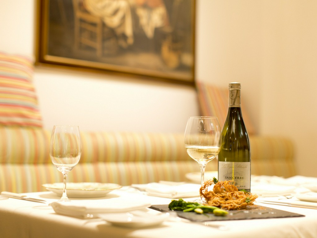 女性にやさしい自然派ワインと、本格フレンチで乾杯